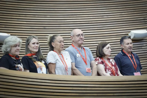 Representantes de las víctimas de la DANA en Les Corts.
