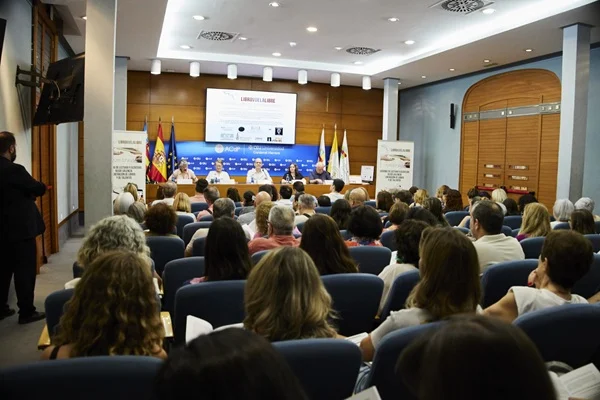Acto de presentacion de la antologia. Foto Rafa Sulbaran