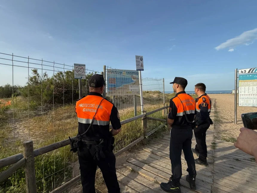 Membres de Protecció Civil de Gandia.