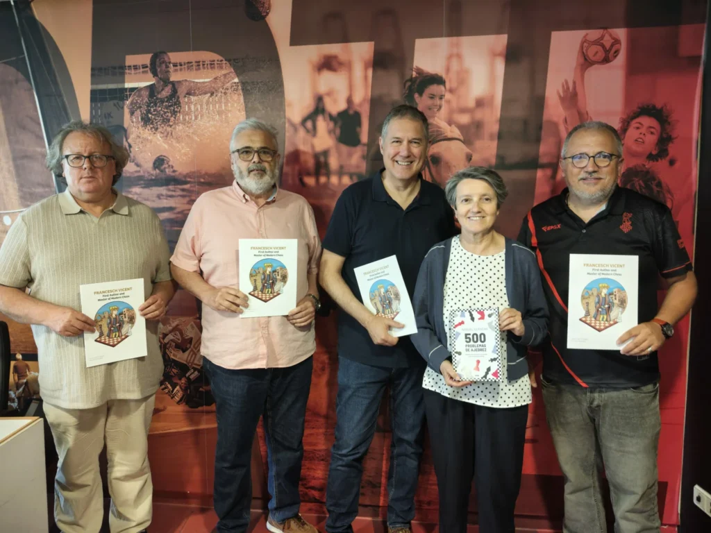 València conmemora el Día del Ajedrez de la Comunitat Valenciana con la visita de la leyenda Miguel Illescas 2 Jose A. Garzon i Basilio Lopez Miguel Illescas Maria Angeles Vidal y Emilio Gonzalez