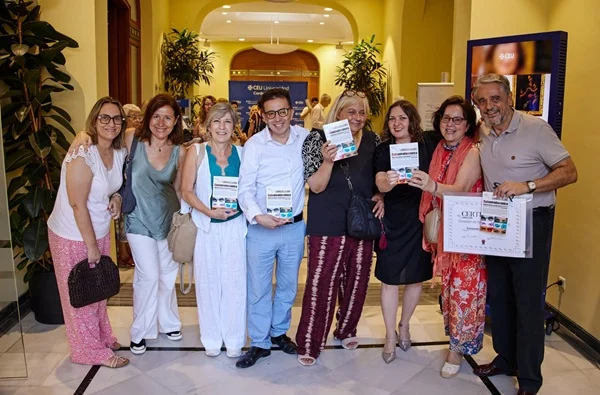 Otro instante de presentacion de la antologia. Foto Rafa Sulbaran