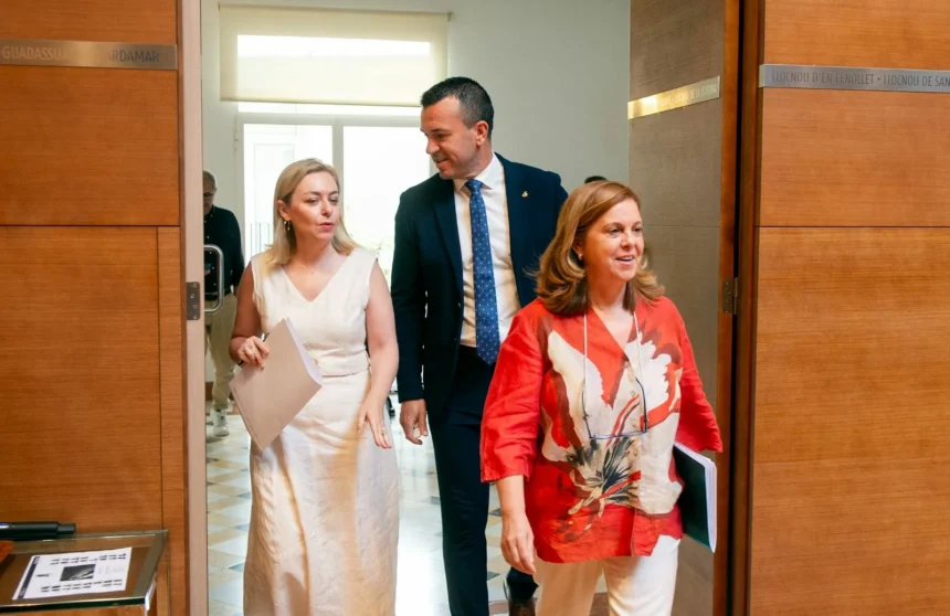 Natàlia Enguix, junt al president de la Diputació, Vicente Mompó.