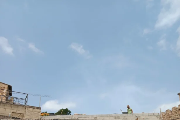 Reparació del mur del castell de Xàtiva.