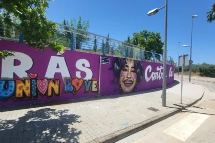 Mural pintado en Chiva contra la violencia machista.