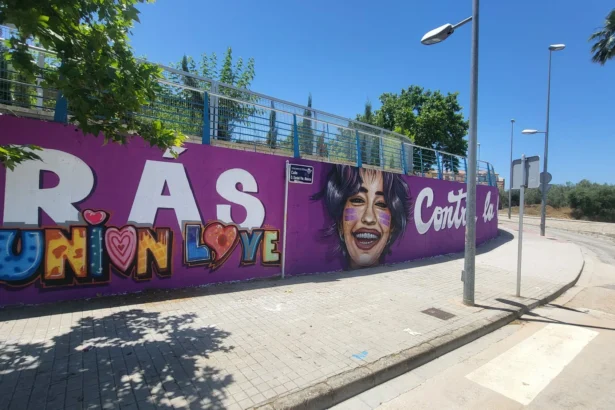 Mural pintado en Chiva contra la violencia machista.