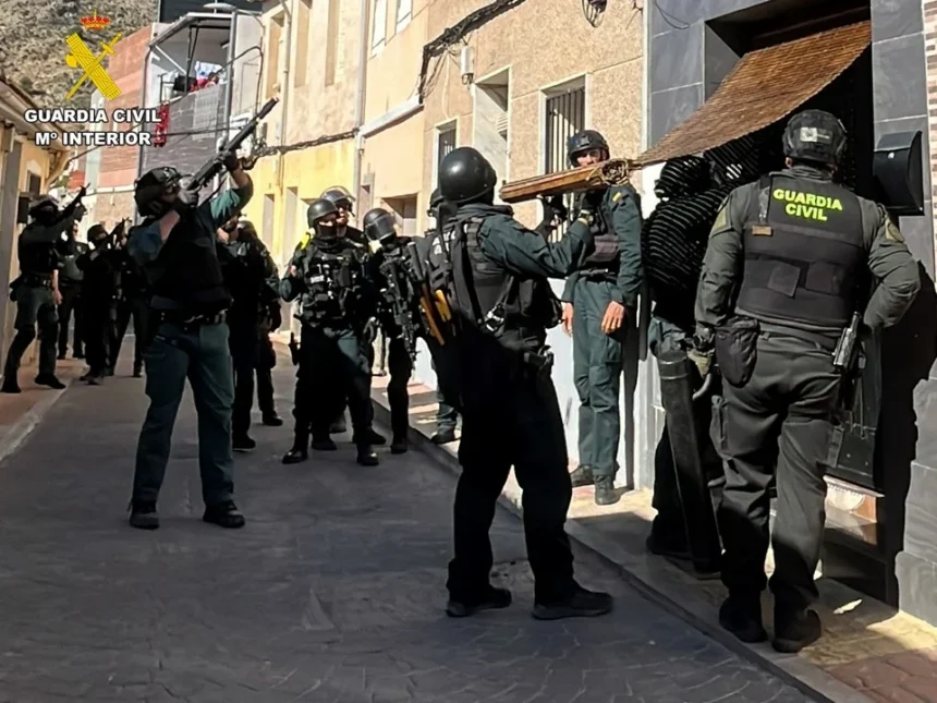 Imagen de la actuación de la Guardia Civil en Callosa de Segura.