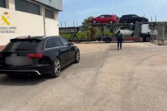 Algunos de los vehículos interceptados por la Guardia Civil.