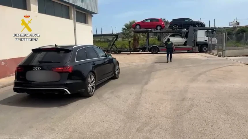 Algunos de los vehículos interceptados por la Guardia Civil.