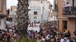 Manises despedirá sus fiestas con el reparto de 30.000 piezas artesanales en la Cabalgata de la Cerámica 13 2026 07 16 Cavalcada ceraImica