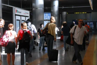 La linea 3 de Metrovalencia hacia el aeropuerto no tendrá el último servicio nocturno.