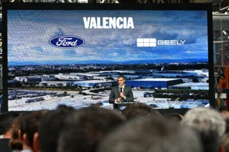 Intervención del presidente del Gobierno, Pedro Sánchez, en el acto en la factoría de Almussafes.