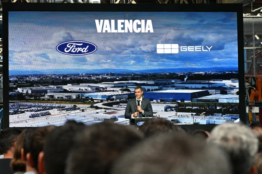Intervención del presidente del Gobierno, Pedro Sánchez, en el acto en la factoría de Almussafes.