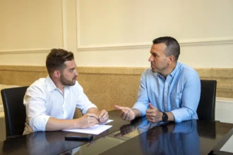 Vicent Mompó, Diputació de València, y Miguel Marín. alcalde de Anna, reunidos para la ayuda de la Albufera de Anna.