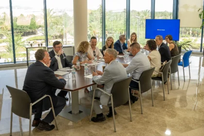 Reunió de Caixa Ontinyent a Elx.