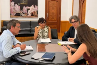Reunió de l'alcalde d'Ontinyent amb representants de l'lCAV.