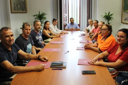 Taula de negociació entre la SAG i l'Ajuntament de Sagunt.