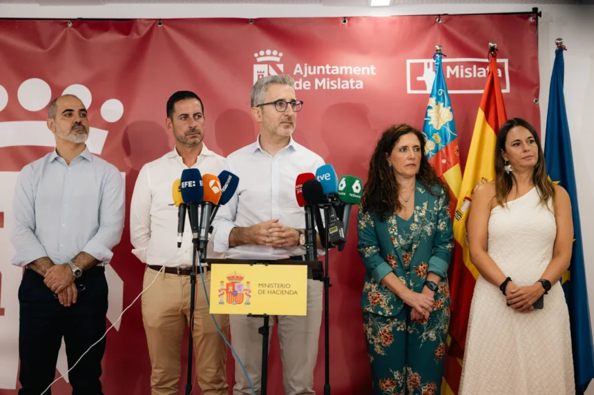 Comparecencia del ministro de Hacienda, Arcadi España, en Aldaia.