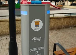Cargador solar parque e1786113322674