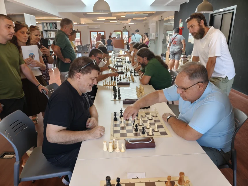 En primer plano MF Carlos Carbonell i y Melchor Conejero d ganador del torneo
