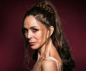 Lydia Bosch encabeza el reparto de ‘Fedra, en los infiernos’ este jueves en el Teatro Romano de Sagunto 27 Fedra PROVISIONAL NOS PIDEN acompanar foto con Escrita y dirigida por Jose Maria del Castillo 1200x1800 1 e1787150421720
