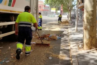 Brigada de neteja de la Fira de Xàtiva.