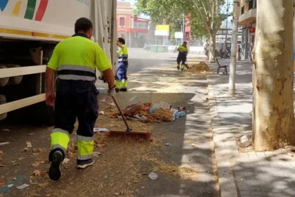 Brigada de neteja de la Fira de Xàtiva.
