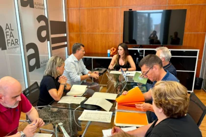 La comisionada para la Reconstrucción, Zulima Pérez, se ha reunido con el alcalde de Alfafar, Juan Ramón Adsuara.