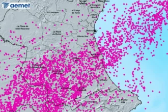 Aemet ha informado de la caída de más de 1.700 rayos.