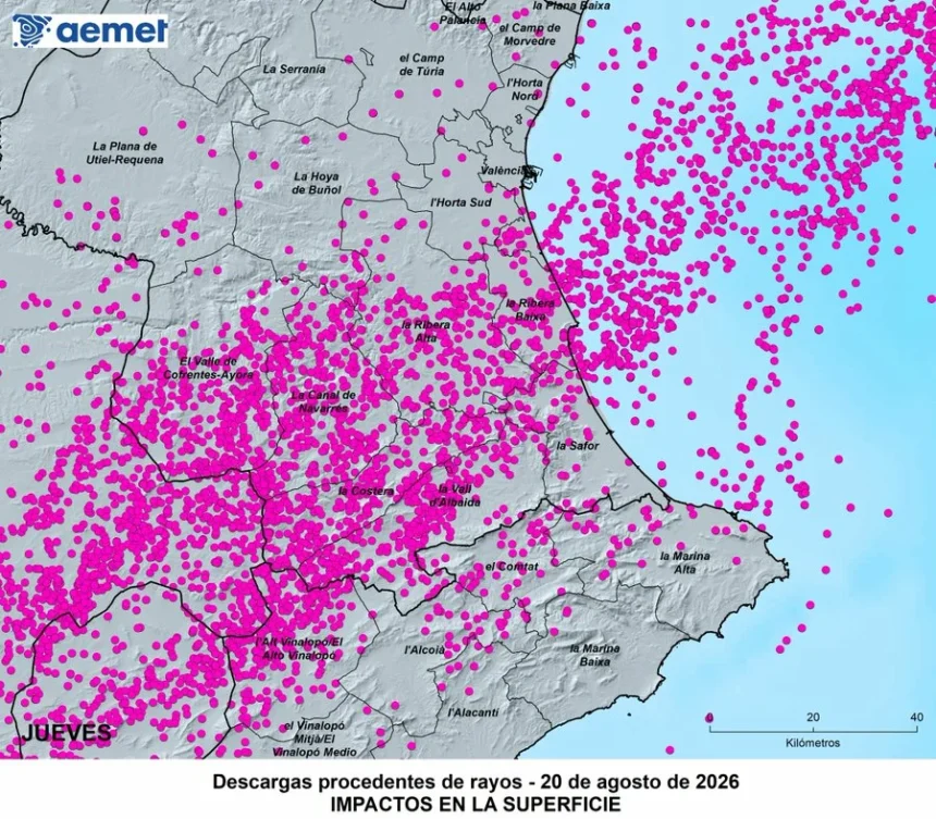 Aemet ha informado de la caída de más de 1.700 rayos.