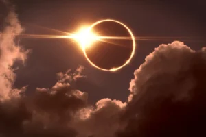 Xàtiva tanca l'accés en cotxe al Castell per l'eclipsi del 12 d'agost i habilita autobusos especials 43 eclipse