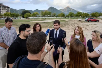 Compareixença de l'alcalde José Manuel Prieto davant els mitjans.