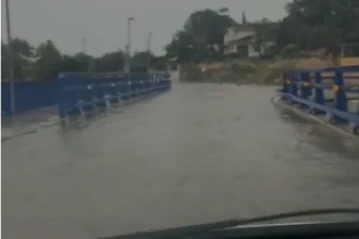 Puente del Gállego en Chiva, inundado tras las últimas lluvias.
