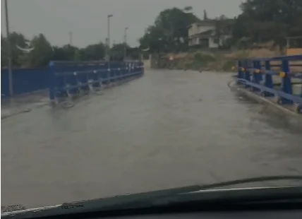 Puente del Gállego en Chiva, inundado tras las últimas lluvias.