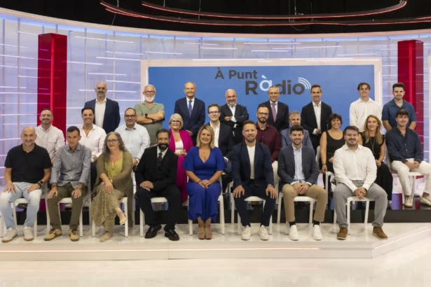 Foto Familia Presentacio Nova Programacio A Punt Radio