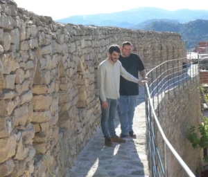 Morella invierte 50.000 euros en rehabilitar el paseo de Ronda y suma nuevas torres a su ruta patrimonial 15 HZ5A9841 scaled e1790345071477