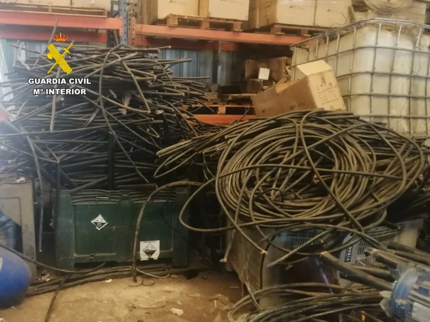Cable recuperado por la Guardia Civil.