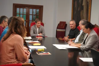 Reunió prèvia a l'inici de les obres del CRAC a Xàtiva.