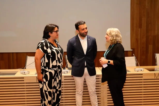 L'alcalde de Sagunt, Darío Moreno, ha participat en la conferència al Museu Arqueològic Nacional.