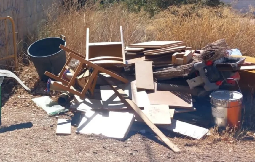 Vertedero ilegal limpiado en Llíria.