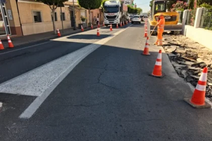 Obras en la travesía de San Antonio de Benagéber.