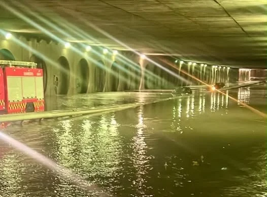 Túnel inundado en València.