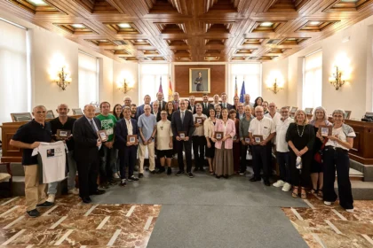 Imatge de l'acte celebrat al saló de plens de l'Ajuntament de Gandia.