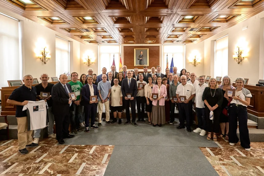 Imatge de l'acte celebrat al saló de plens de l'Ajuntament de Gandia.