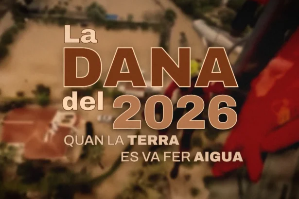 Imatge promocional del reportatge «La dana del 2026. Quan la terra es va fer aigua» d'À Punt, amb una vista aèria d'una zona inundada
