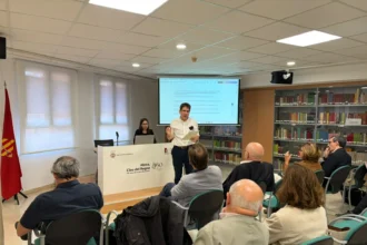 Asistentes a la presentación del borrador del PMoSira en el Arxiu Municipal d’Alzira