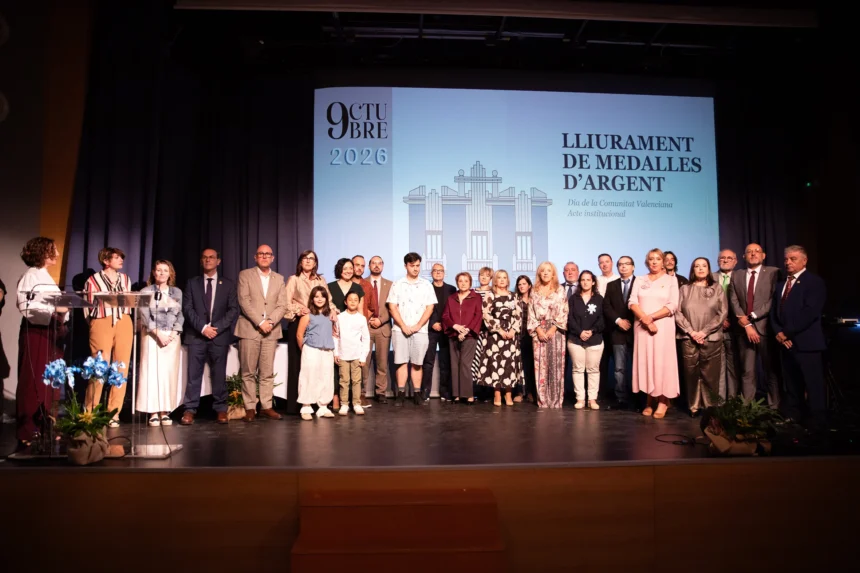 Premiados con las Medalles d'Argent de Benetússer 2026 en el escenario del Centre Cultural El Molí