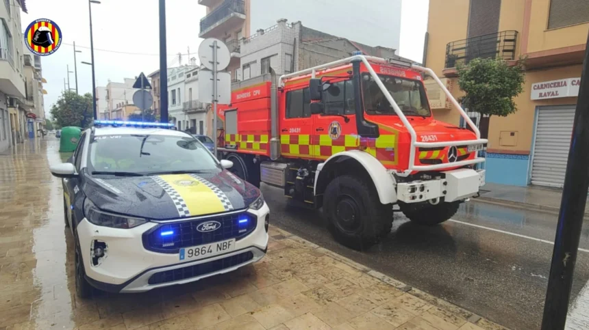 Los bomberos y las policías locales han actuado en las zonas afectadas.