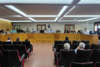 Concejales en el salón de plenos del Ayuntamiento de Chiva, que ha aprobado su primera RPT