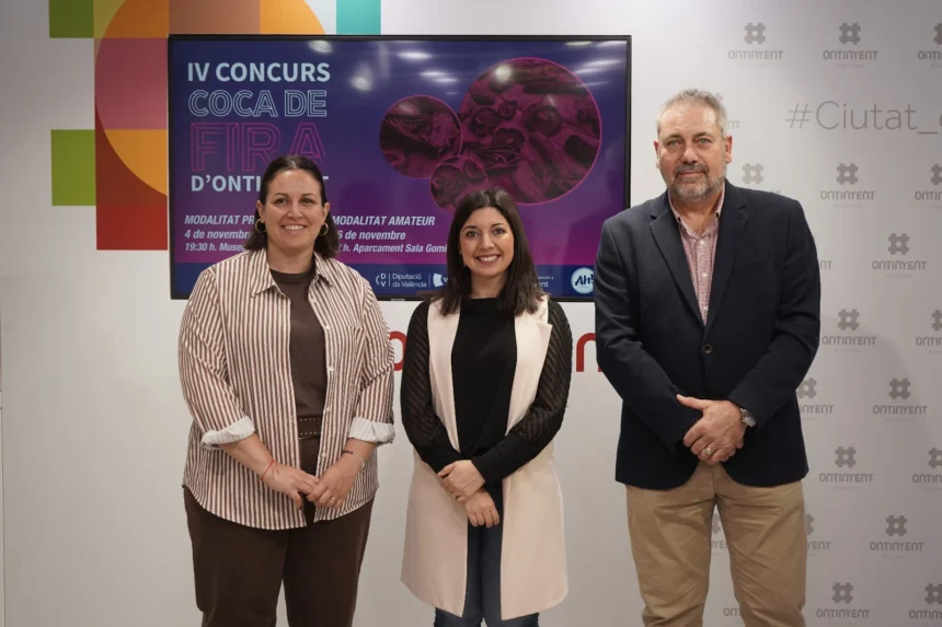 Representants de l'Ajuntament d'Ontinyent, Comerç IN i AHVAL en la presentació del IV Concurs de Coca de Fira