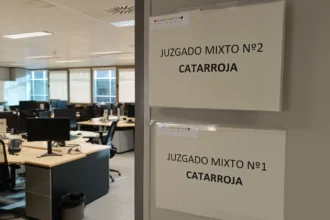 Carteles de los juzgados de Catarroja en la Ciutat de la Justícia de València